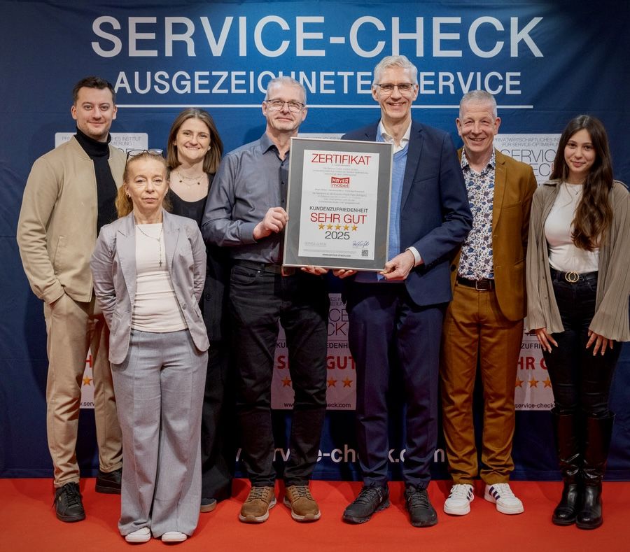 Moebel-Mayer-SERVICE-CHECK-Siegel--Gruppenbild-