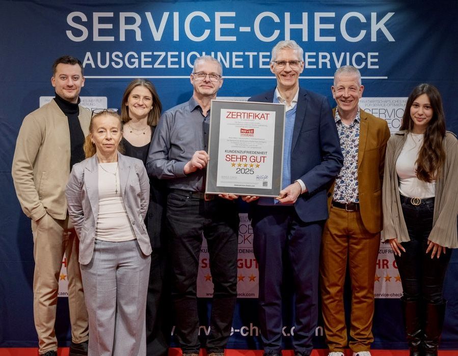 Moebel-Mayer-SERVICE-CHECK-Siegel--Gruppenbild-vorschau