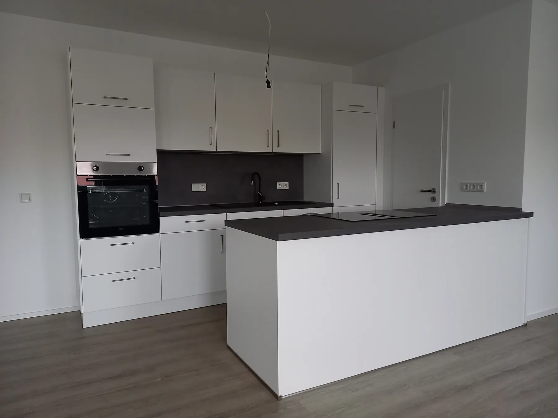 Objektküche in Wohnung 3 – Gesamtansicht