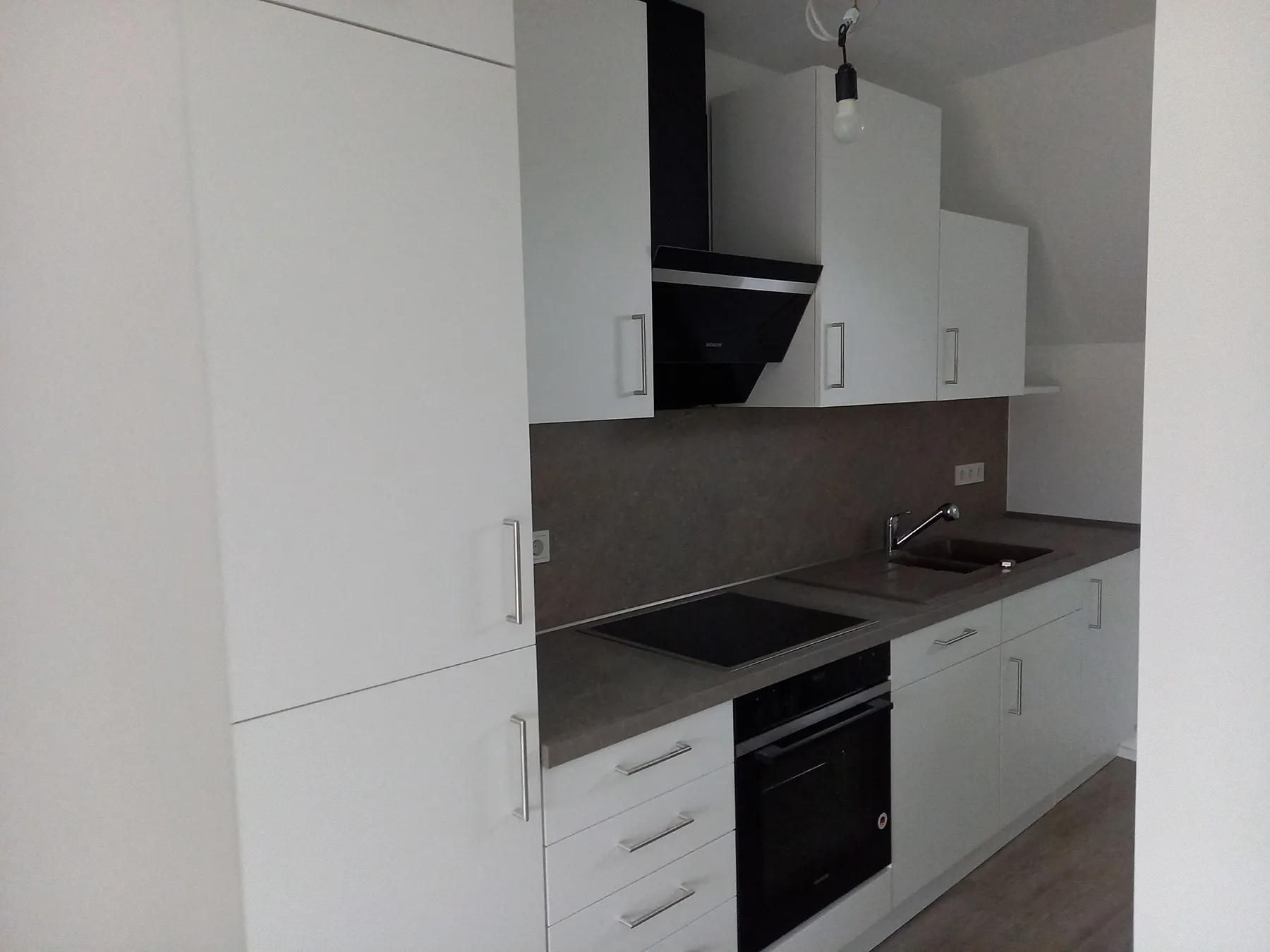 Objektküche in Wohnung 7 – Gesamtansicht